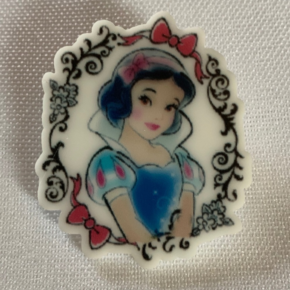 NWT. Handmade Pin Brooch of Disney’s Snow White!